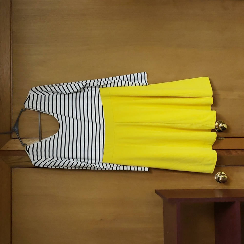 NineWe XL long-sleeved yellow and black zip back dress